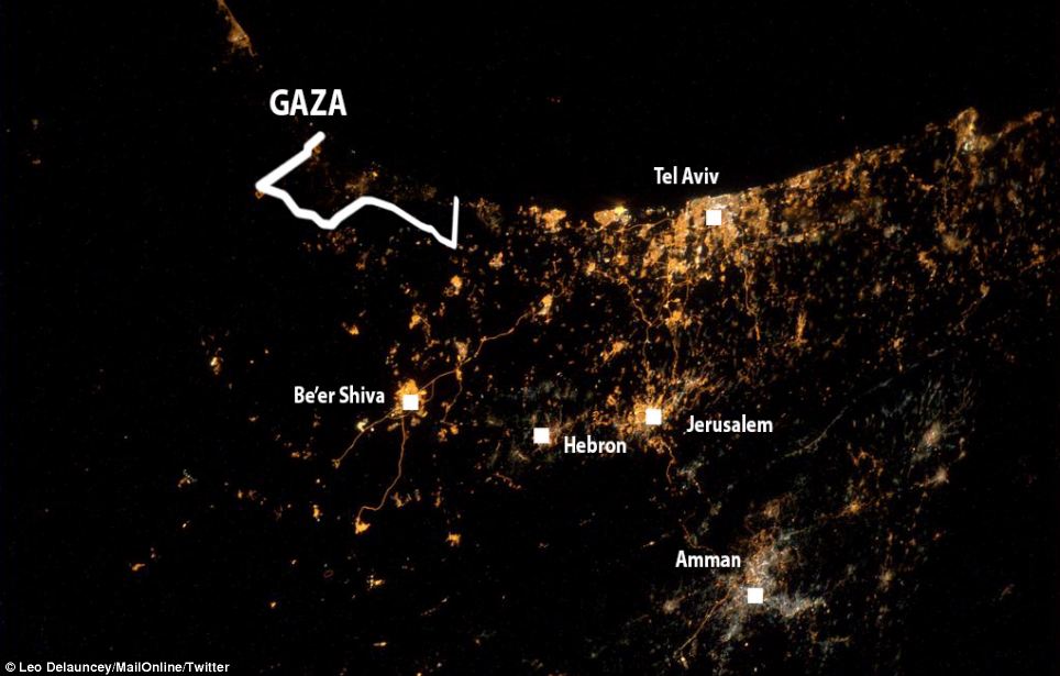 Ночная съемка из космоса атак Израиля на сектор Газа