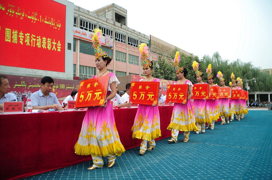 В СУАР выделено более 300 млн. юаней для награждения полиции и местных жителей, принимавших участие в захвате преступников