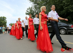 Китайско-российская коллективная свадьба прошла в округе Цзяинь провинции Хэйлунцзян