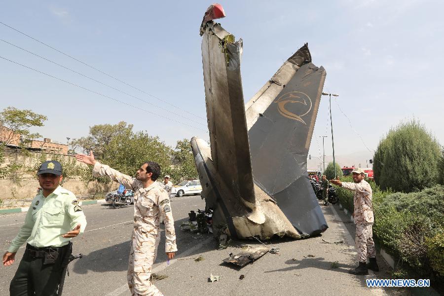 В Тегеране разбился самолет, по меньшей мере 40 человек погибли