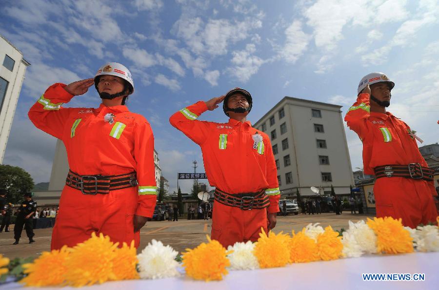 В провинции Юньнань почтили память жертв землетрясения