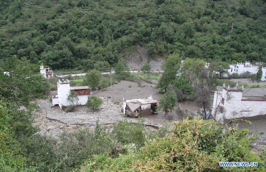 Сильные дожди в провинции Сычуань привели к сходу мощного селевого потока, более 1520 человек эвакуированы