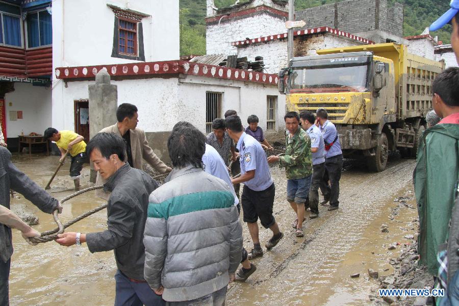 Сильные дожди в провинции Сычуань привели к сходу мощного селевого потока, более 1520 человек эвакуированы