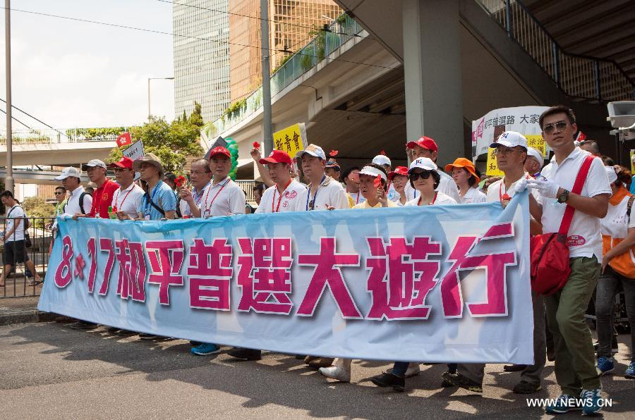 Более 190 000 человек участвуют в марше против движения «Оккупируй Центр» в Сянгане Китая