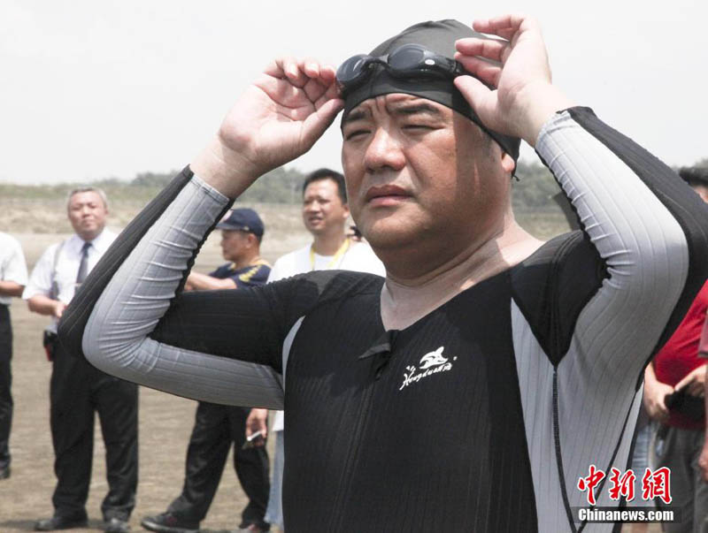 14 смельчаков переплывают Тайваньский пролив