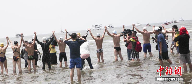 14 смельчаков переплывают Тайваньский пролив