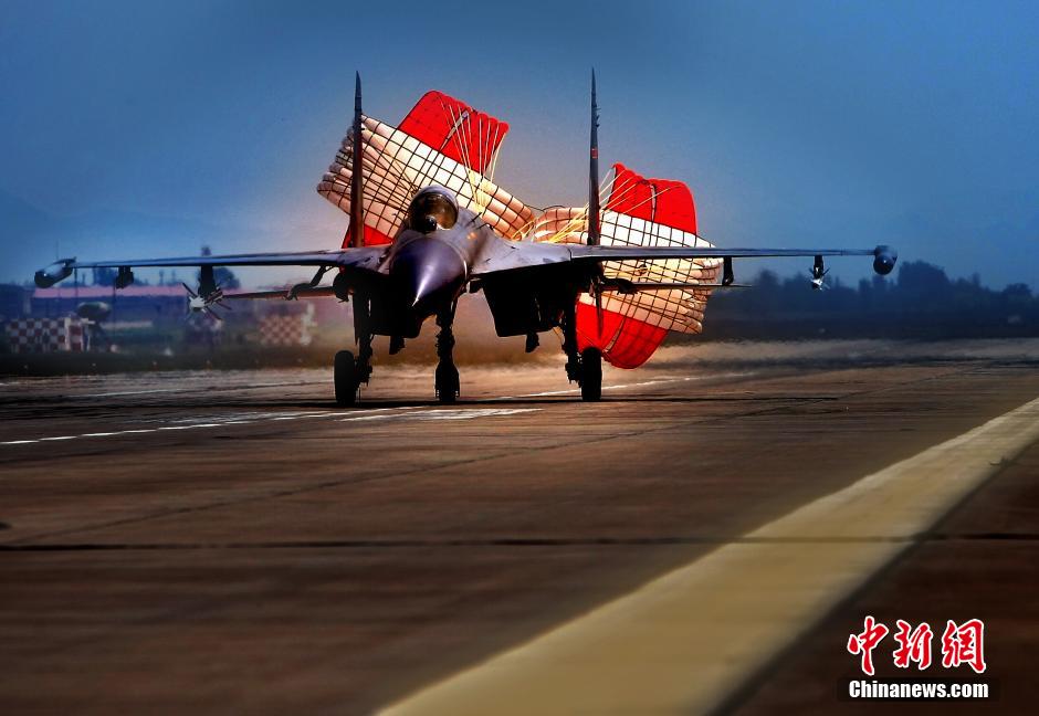 «Мирная миссия-2014»: боевая группа китайских ВВС проводит целевую подготовку 