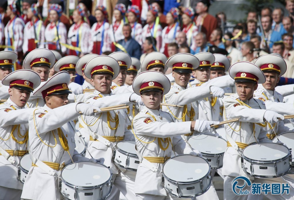Военный парад в честь Дня Независимости прошел в Киеве