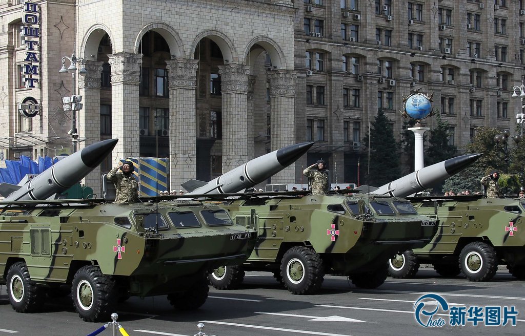 Военный парад в честь Дня Независимости прошел в Киеве
