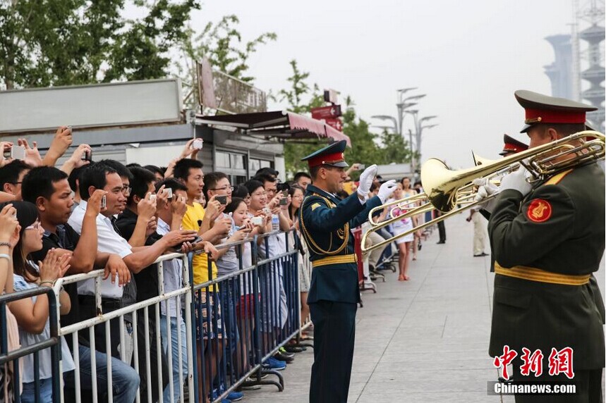Выступление военного оркестра России в Китае привлекло внимание общественности