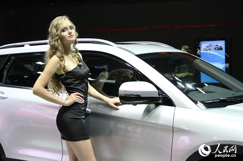 Фотографии: Очаровательные модели на Московском автосалоне 2014