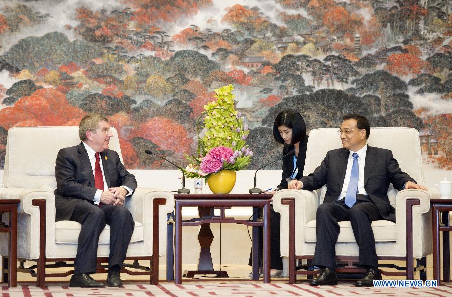 Ли Кэцян встретился с президентом МОК Т.Бахом 