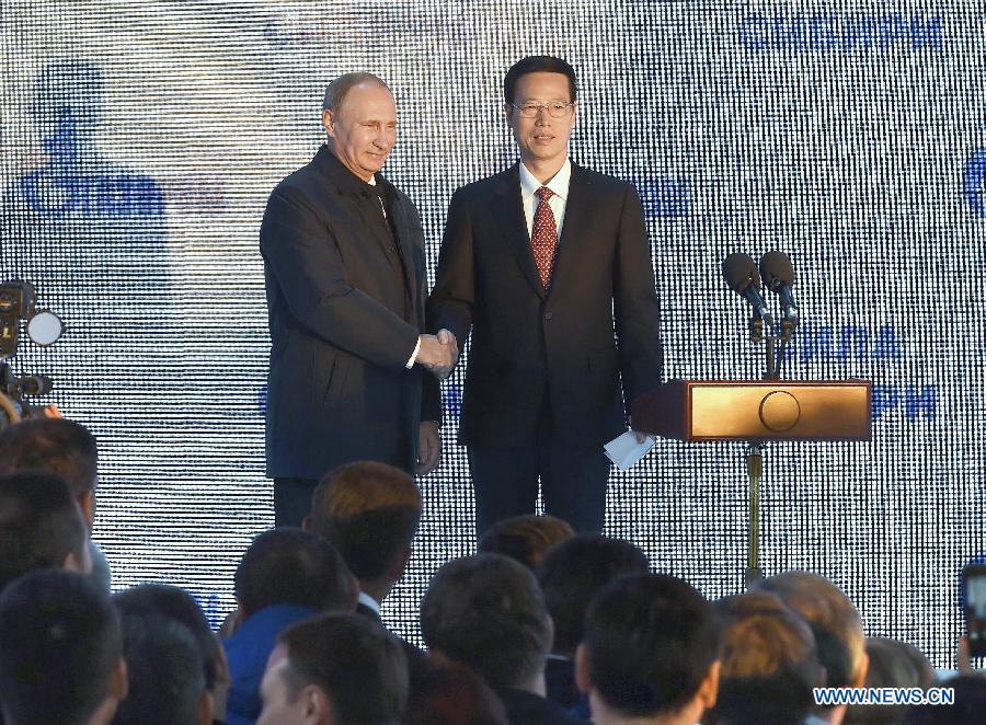 Чжан Гаоли и В.Путин приняли участие в церемонии начала строительства восточного участка китайско-российского газопровода
