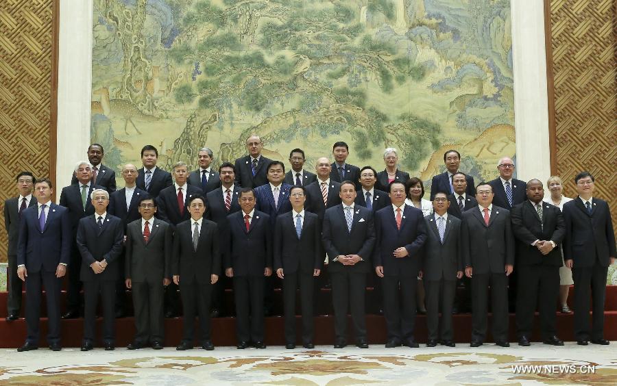 Чжан Гаоли встретился с участниками 11-й встречи министров энергетики АТЭС