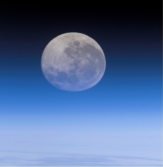 НАСА опубликовала серию фотографий на праздник Луны