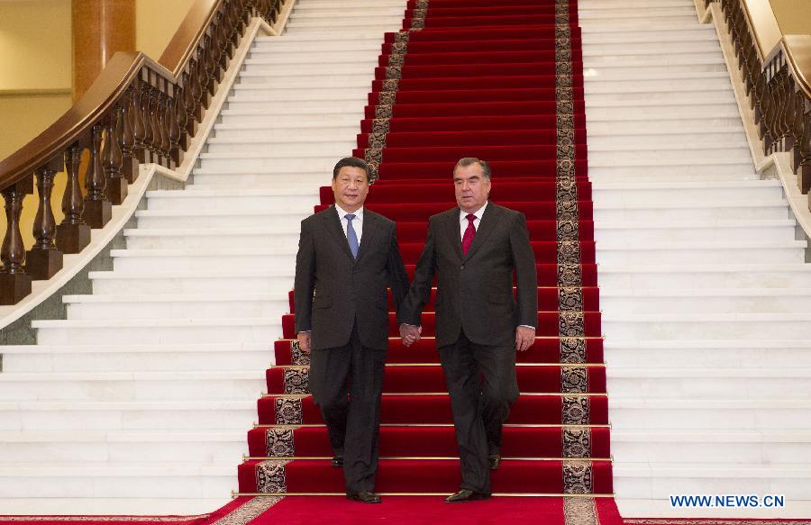 Си Цзиньпин и президент Таджикистан Э. Рахмон приняли решение по дальнейшему развитию и углублению двусторонних отношений стратегического партнерства