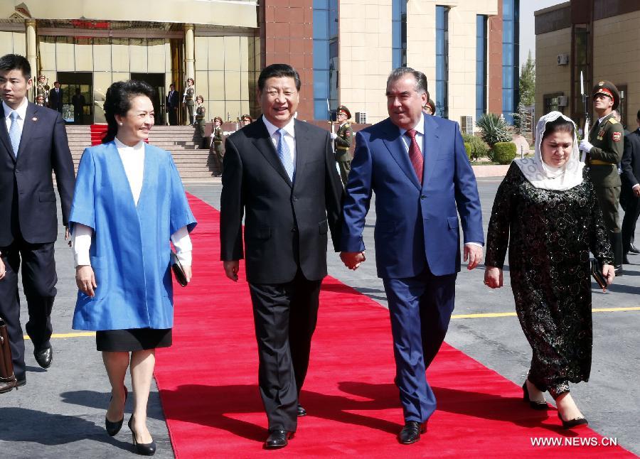 Си Цзиньпин завершил визит в Таджикистан и отправился на Мальдивы