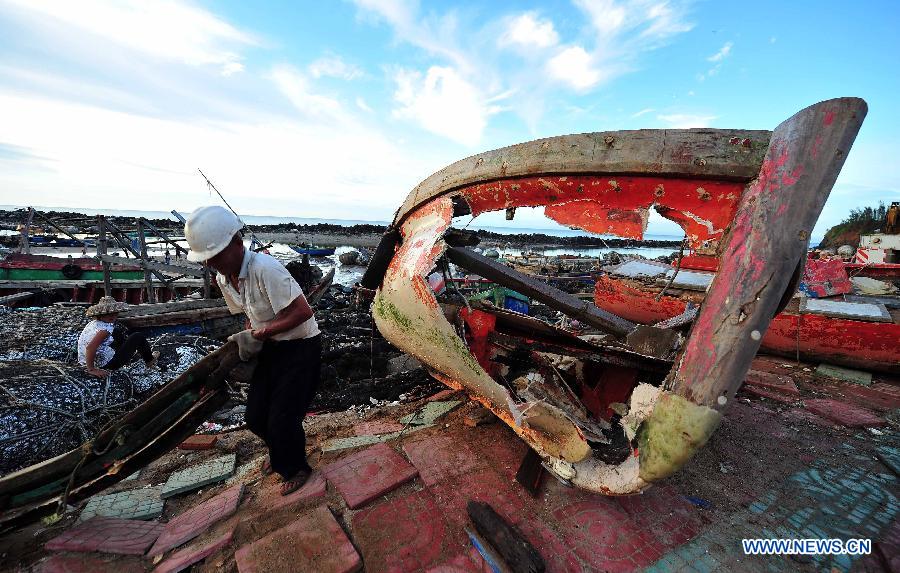 5,97 млн человек на юге Китая пострадали от тайфуна "Калмэджи"