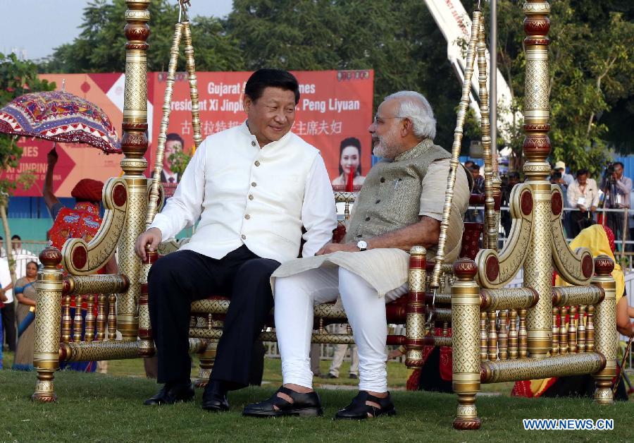 Си Цзиньпин в сопровождении премьер-министра Индии Н. Д. Моди посетил штат Гуджарат
