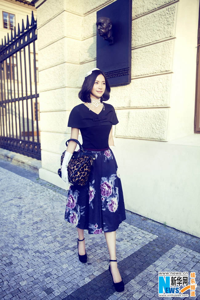 Новые фотографии актрисы Сюй Цзинлэй в Праге