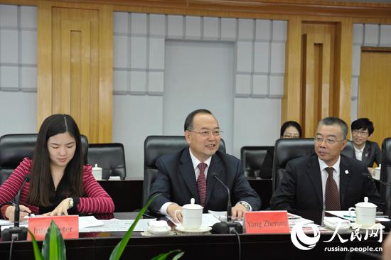 Директор газеты «Жэньминь Жибао» Ян Чжэньу встретился с делегацией КПРФ