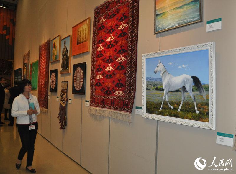 В Пекине проходит выставка декоративно-прикладного искусства Туркменистана