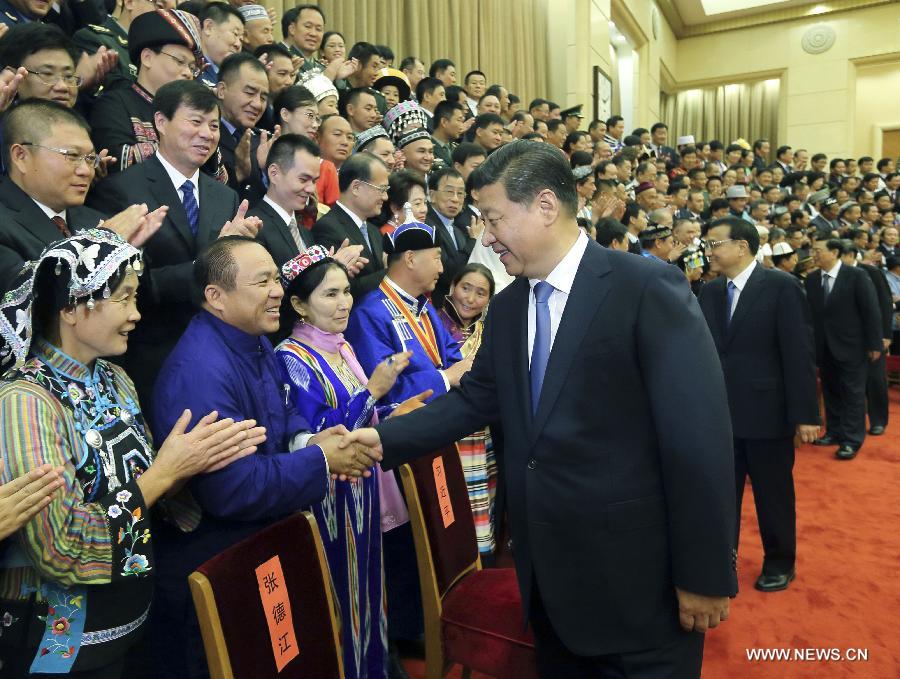 В Пекине состоялось Центральное совещание по вопросам работы среди нацменьшинств, Си Цзиньпин и Ли Кэцян выступили перед участниками
