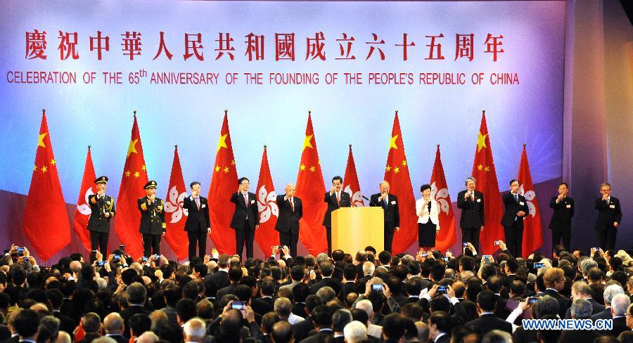 В САР Сянган состоялся торжественный прием по случаю 65-летия образования КНР