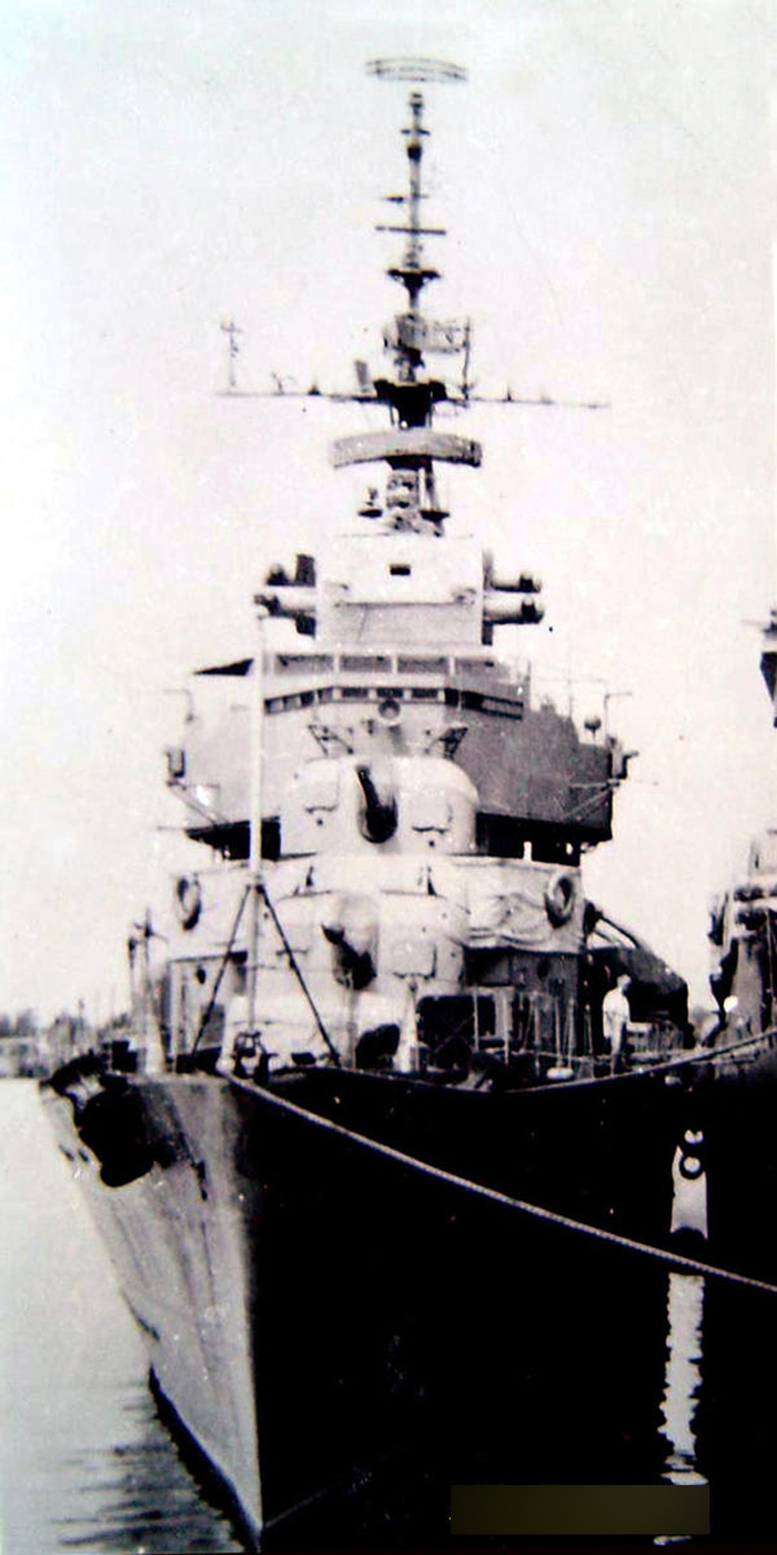 На фото эсминец «Фушунь102 » типа 6607 ВМС СССР.