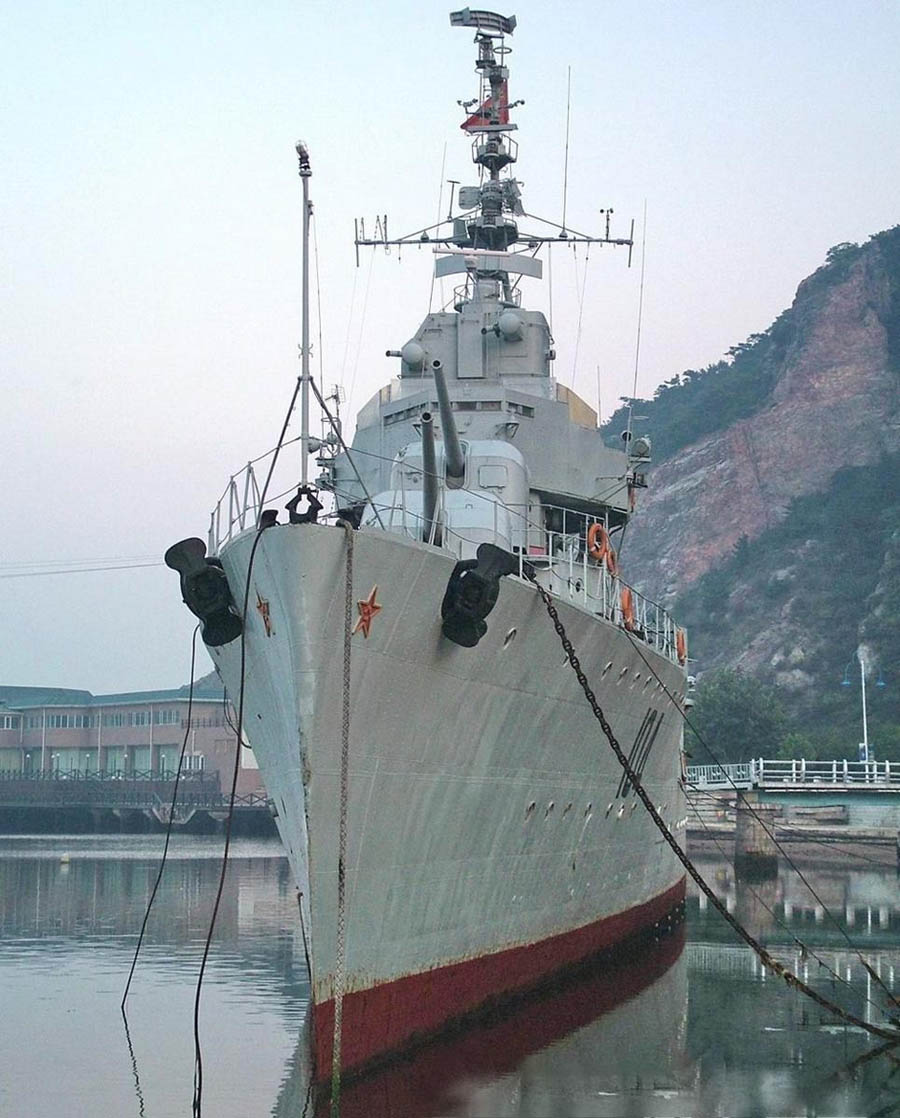 На фото эсминец «Далянь 104 » типа 6607 ВМС СССР.