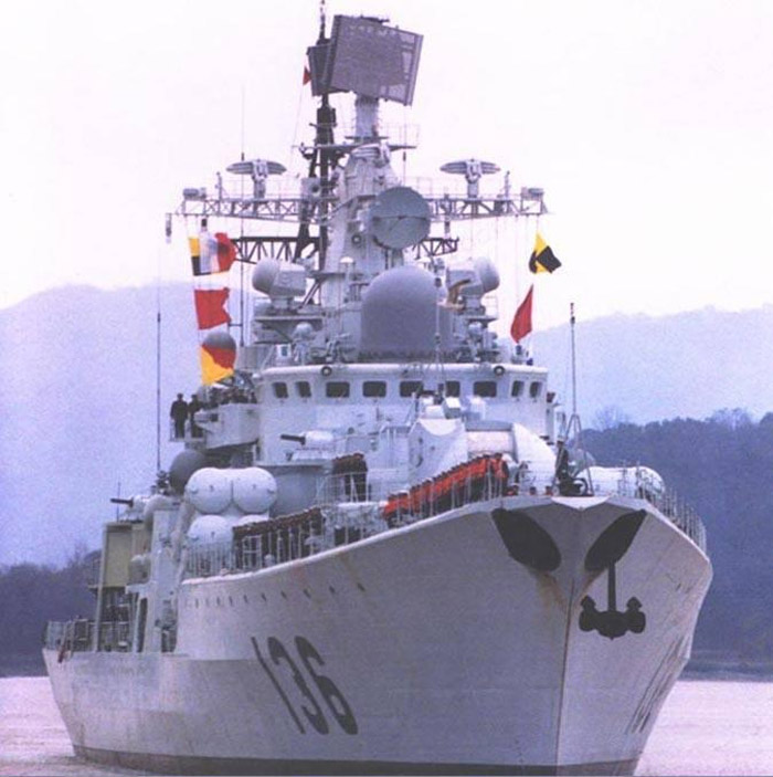 На фото эсминец «Ханчжоу 136 » - эсминец типа 956Е РФ