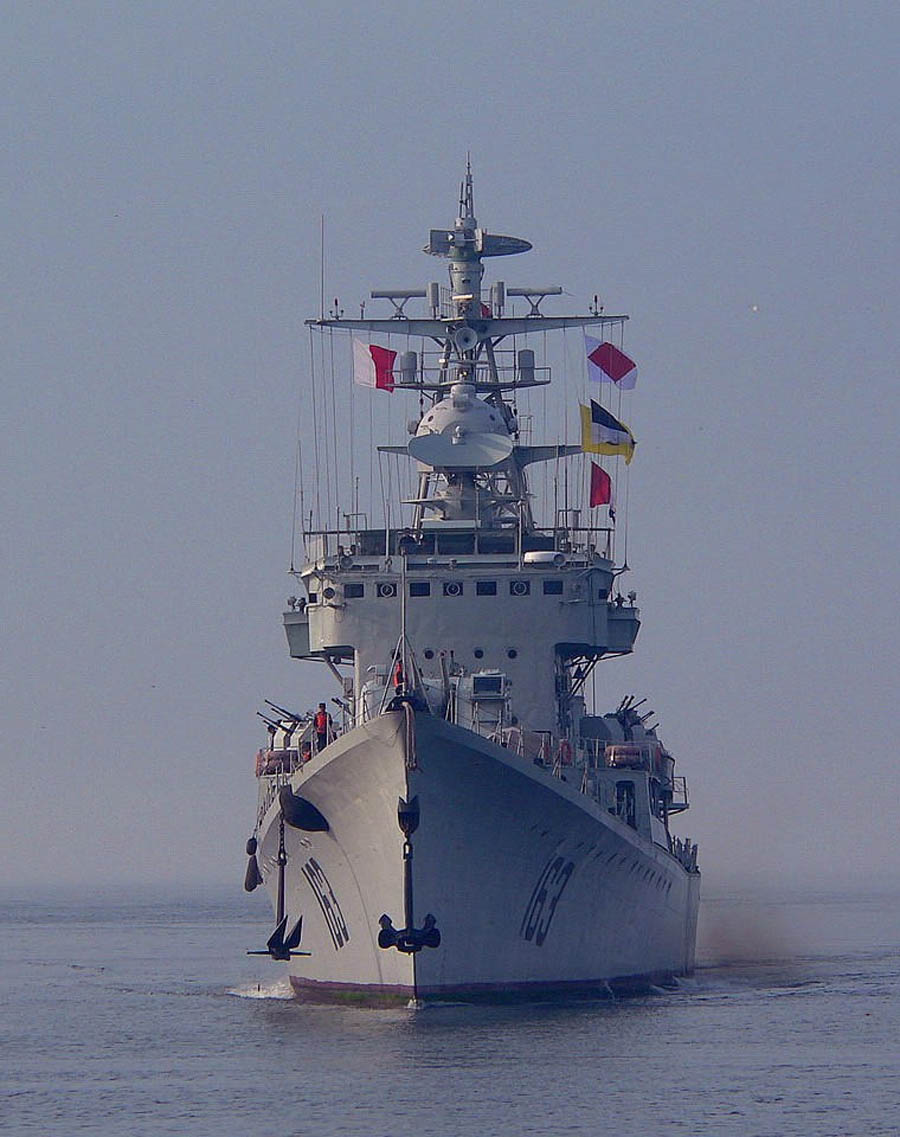 На фото эсминец «Наньчан 163» - эсминец типа 051 китайского производства