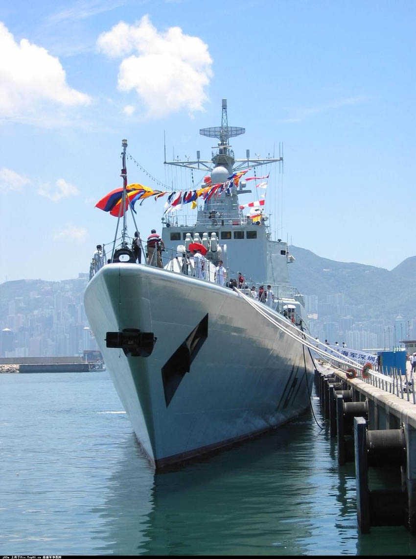 На фото эсминец «Шэньчжэнь 167» - эсминец типа 051В китайского производства