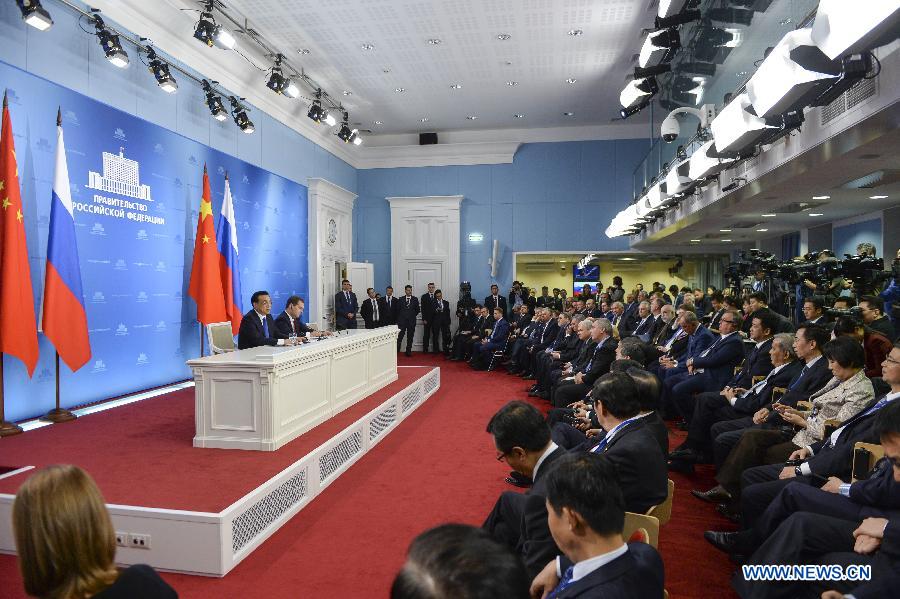 Ли Кэцян и Д. Медведев провели совместную пресс-конференцию
