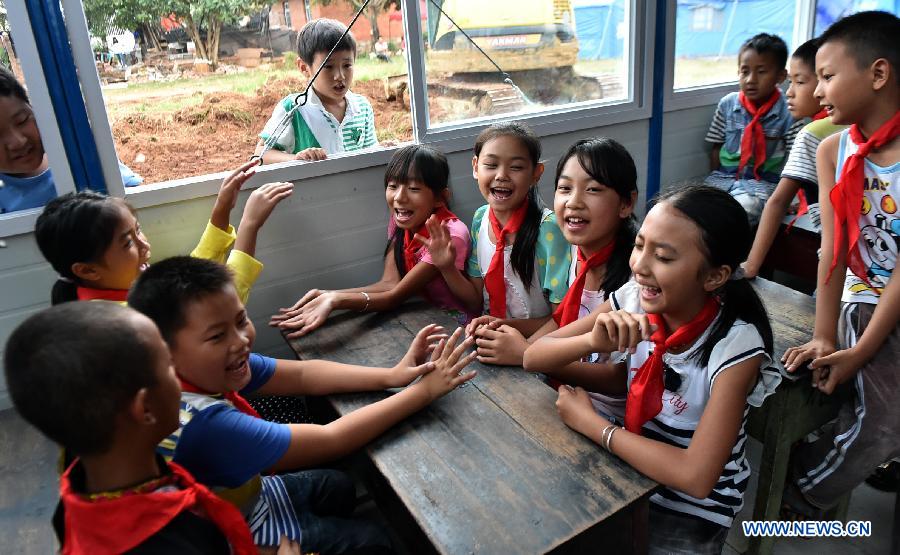 В пострадавшем от землетрясения уезде провинции Юньнань построена первая начальная школа