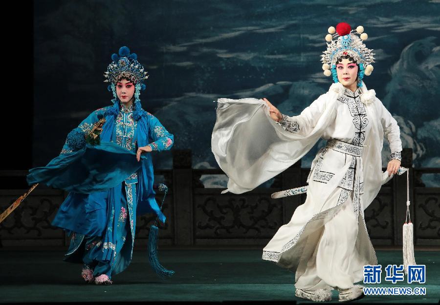 Театр Пекинской оперы выступил в Санкт-Петербурге