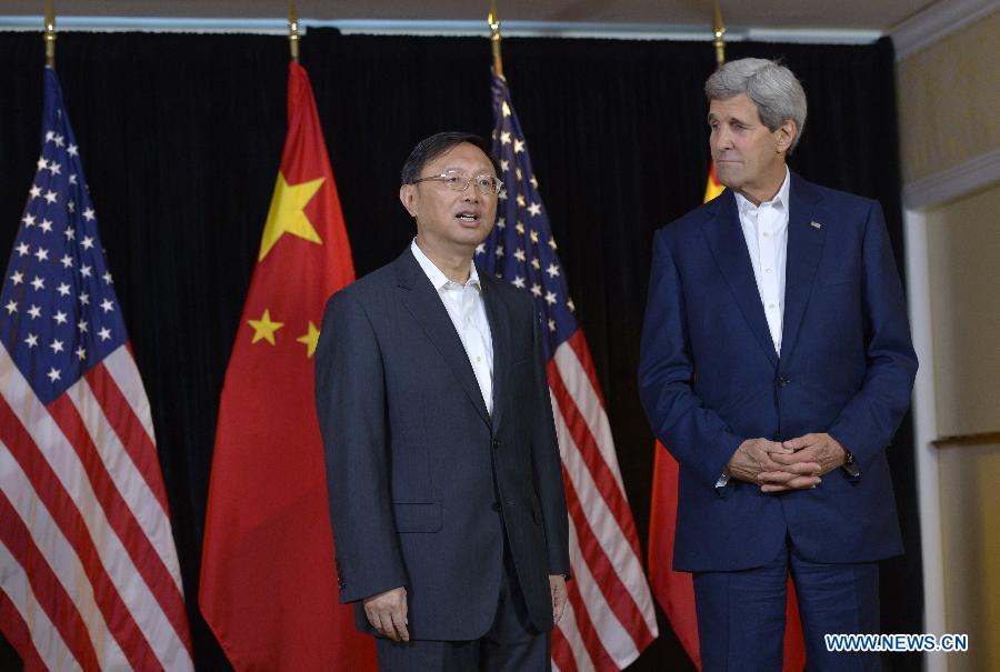 Ян Цзечи и госсекретарь США Дж. Керри обсудили двусторонние отношения и международные вопросы