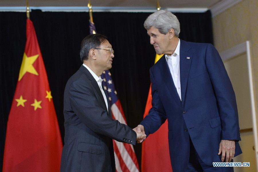 Ян Цзечи и госсекретарь США Дж. Керри обсудили двусторонние отношения и международные вопросы