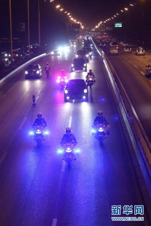 Мотоциклисты почетного эскорта вновь появились на улицах Пекина