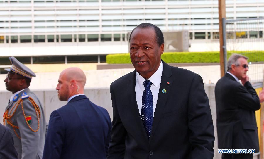 После ухода в отставку президента Буркина-Фасо власть перешла под контроль военных