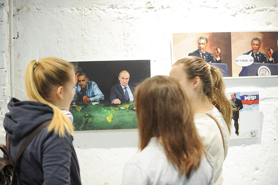 В Москве открылась выставка карикатур: Путин «воспитывает» Обаму