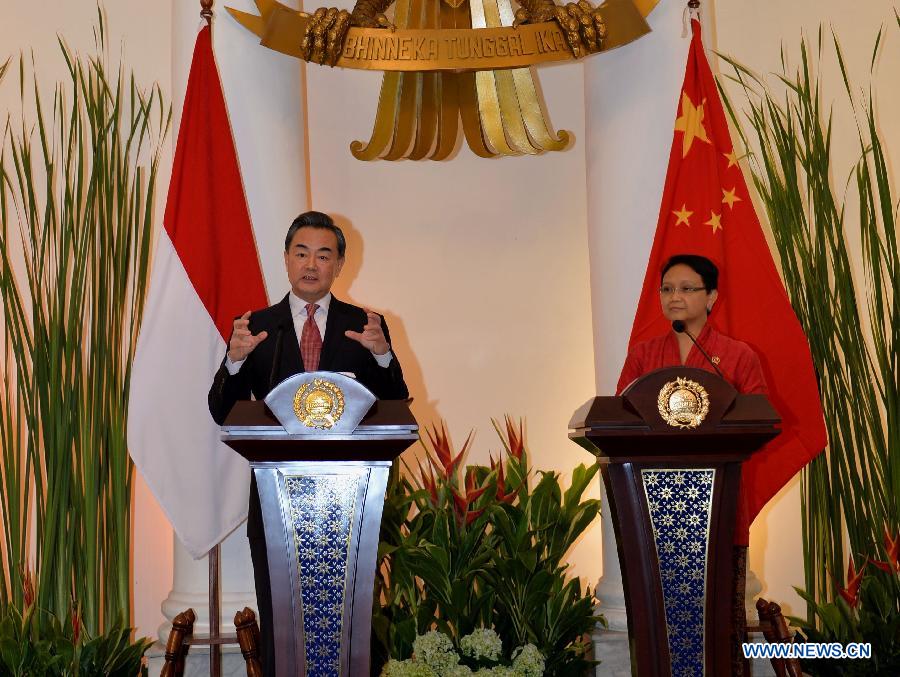 Ван И: Необходимо установление полноценных всесторонних отношений стратегического партнерства между Китаем и Индонезией