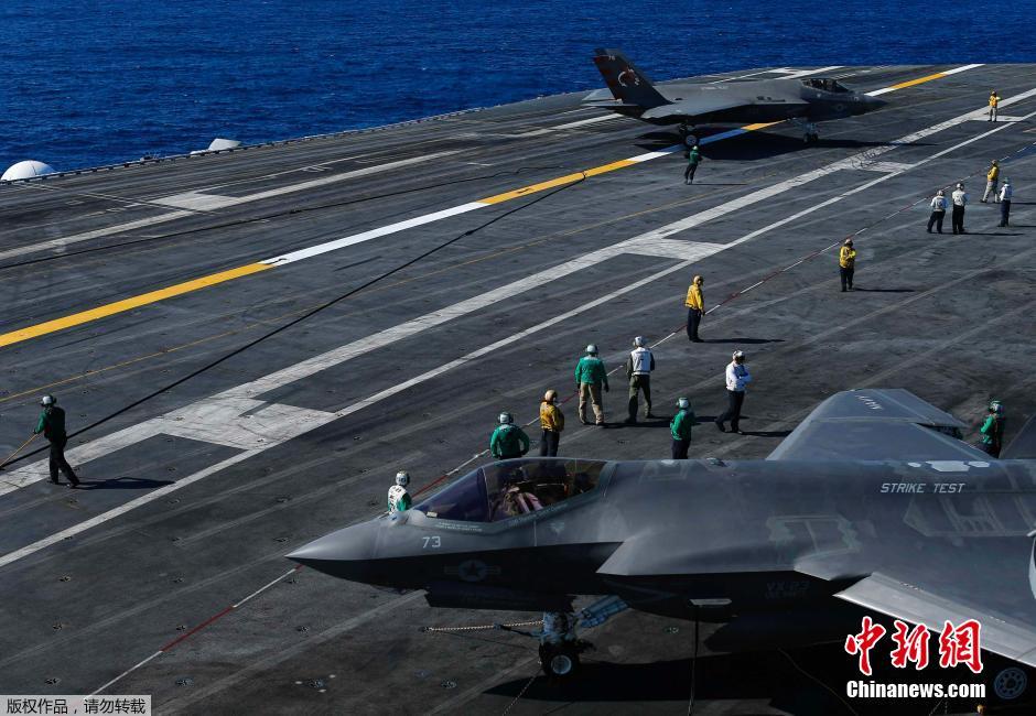 Истребитель ВВС США F-35 впервые совершил посадку на палубу авианосца