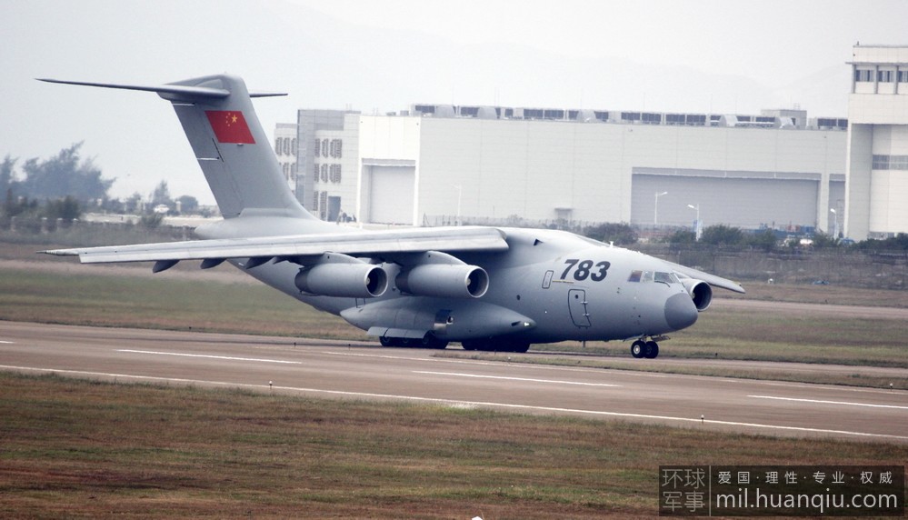 Первый тяжелый военно-транспортный самолёт Китая Y-20 прибыл в Чжухай