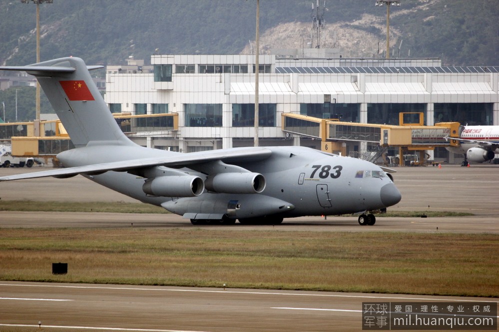 Первый тяжелый военно-транспортный самолёт Китая Y-20 прибыл в Чжухай