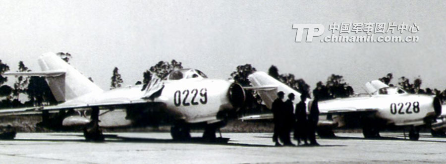 Ко дню ВВС НОАК: исторические фотографии пилотажной группы «Ба И»