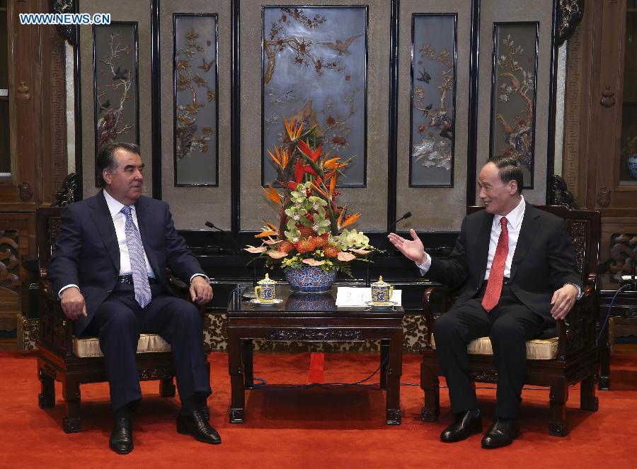 Ван Цишань встретился с президентом Таджикистана