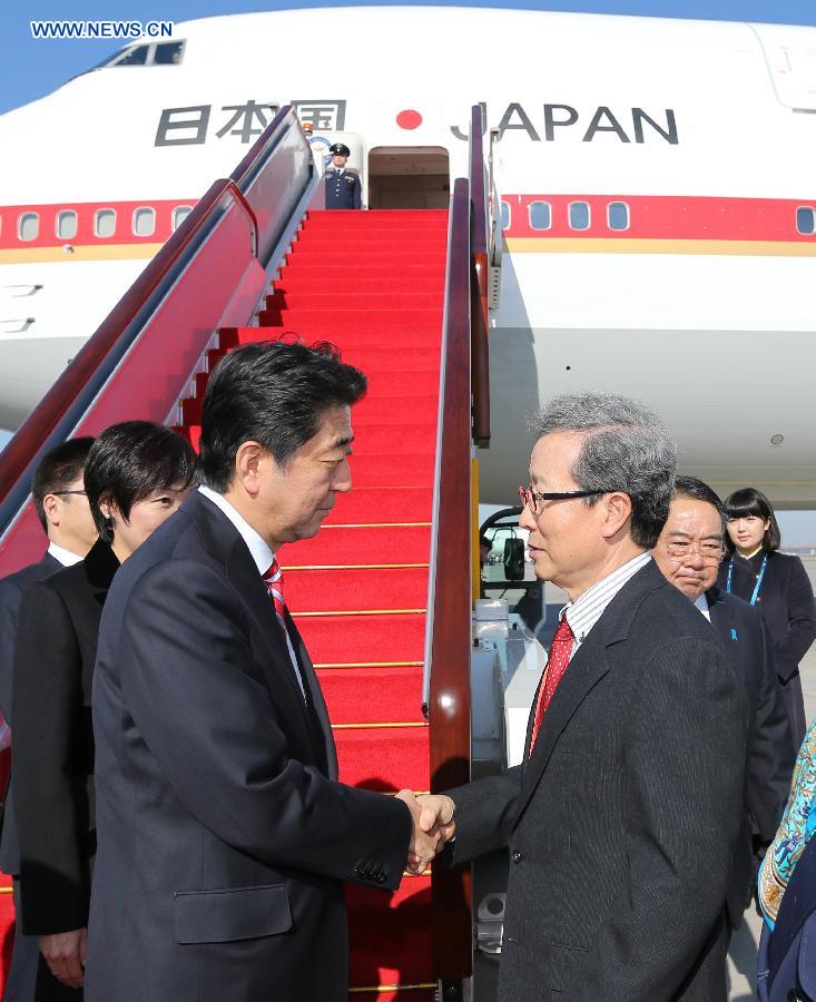 Премьер-министр Японии прибыл в Пекин