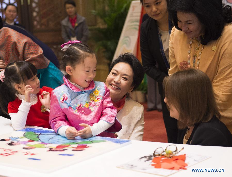 Супруга Си Цзиньпина призвала к созданию справедливой, толерантной среды для людей с ограниченными возможностями