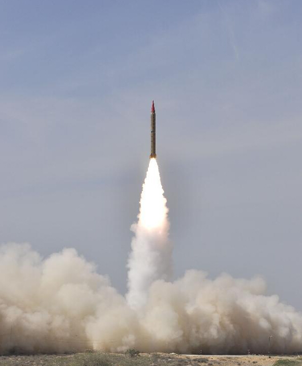 Пакистан успешно испытал баллистическую ракету средней дальности "Шахин-2"